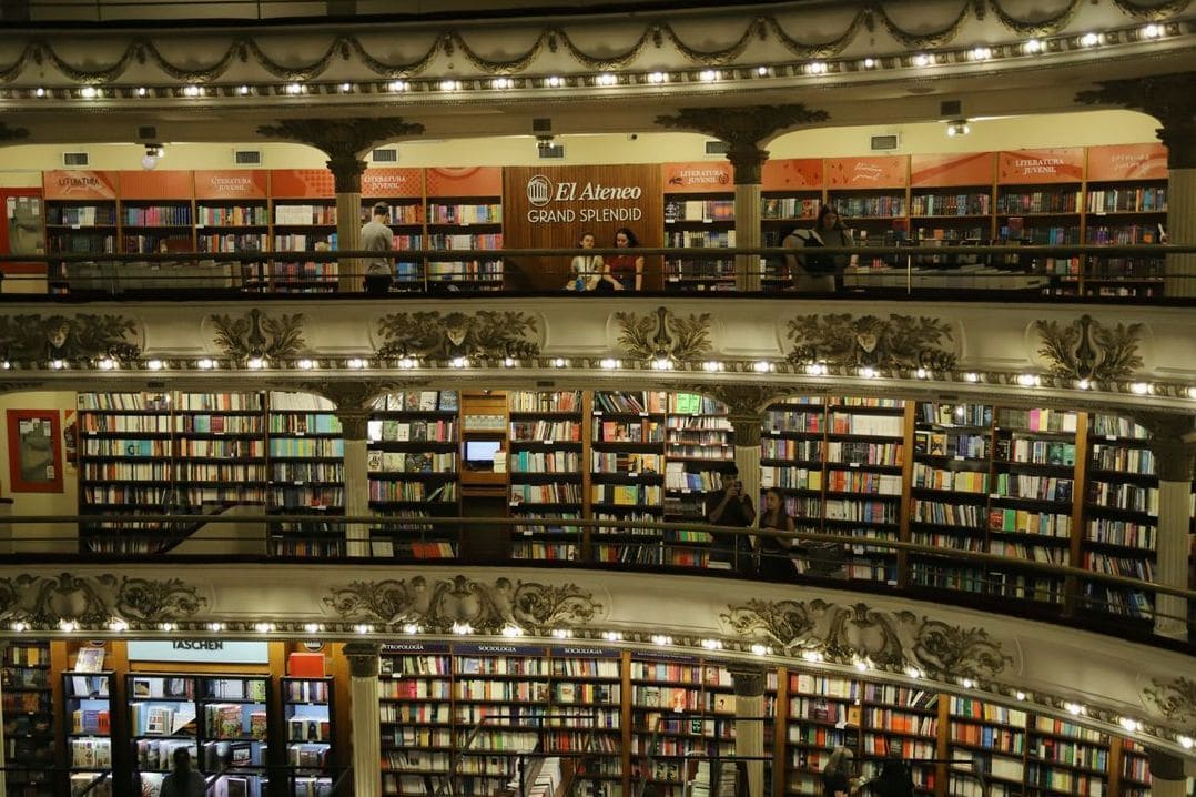 Bücherlicht 8